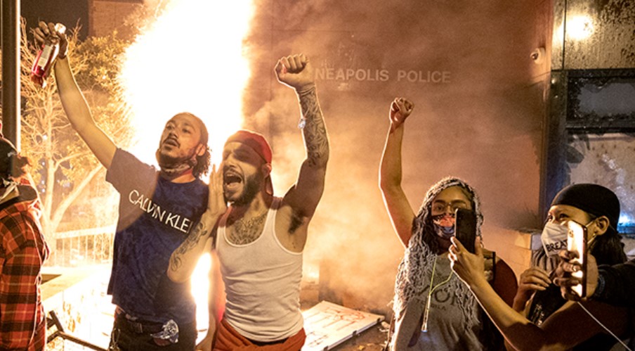 rioters in Minneapolis