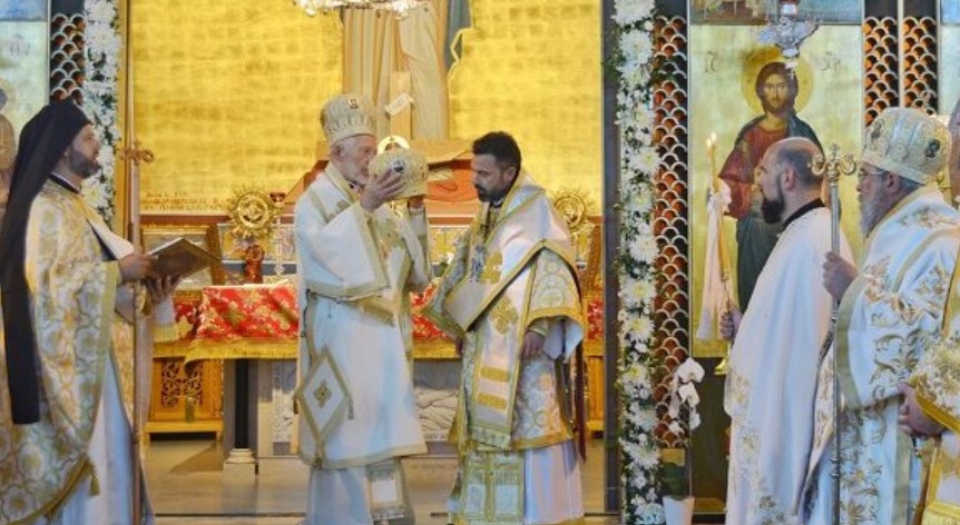 Crowning Orthodox bishop